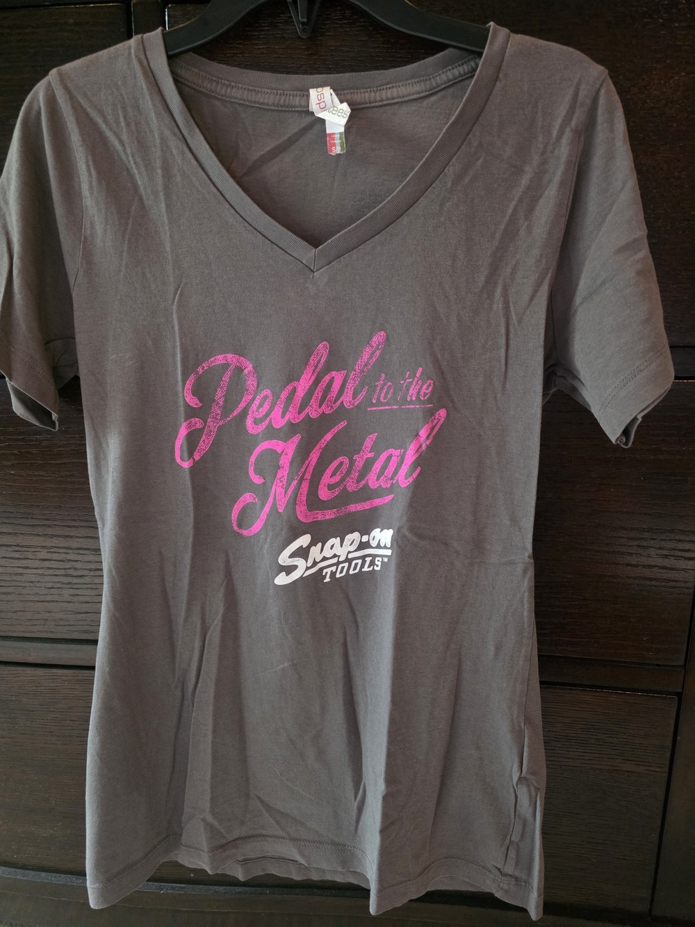 Snap-on Tools 'Pedal to the Metal' V-Neck Tee - Grey with Hot Pink